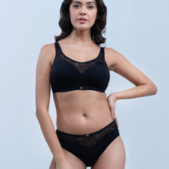 SOIE Woman - Full Coverage Padded Bra and Mid Rise Brief With Lace Detailing - -for Women