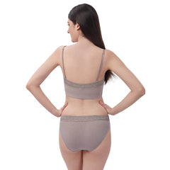 SOIE Woman - Lacy Bandeau Bra with Mid Rise Full Coverage Solid Lacy Brief - -for Women