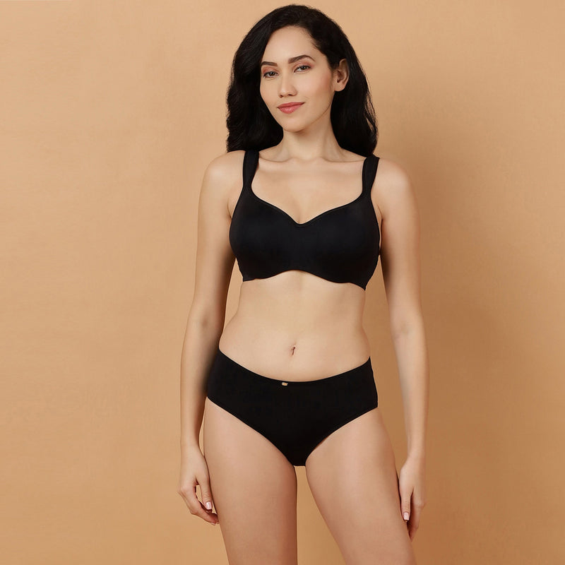 Full coverage Sweetheart neckline padded wired bra with Medium coverage brief