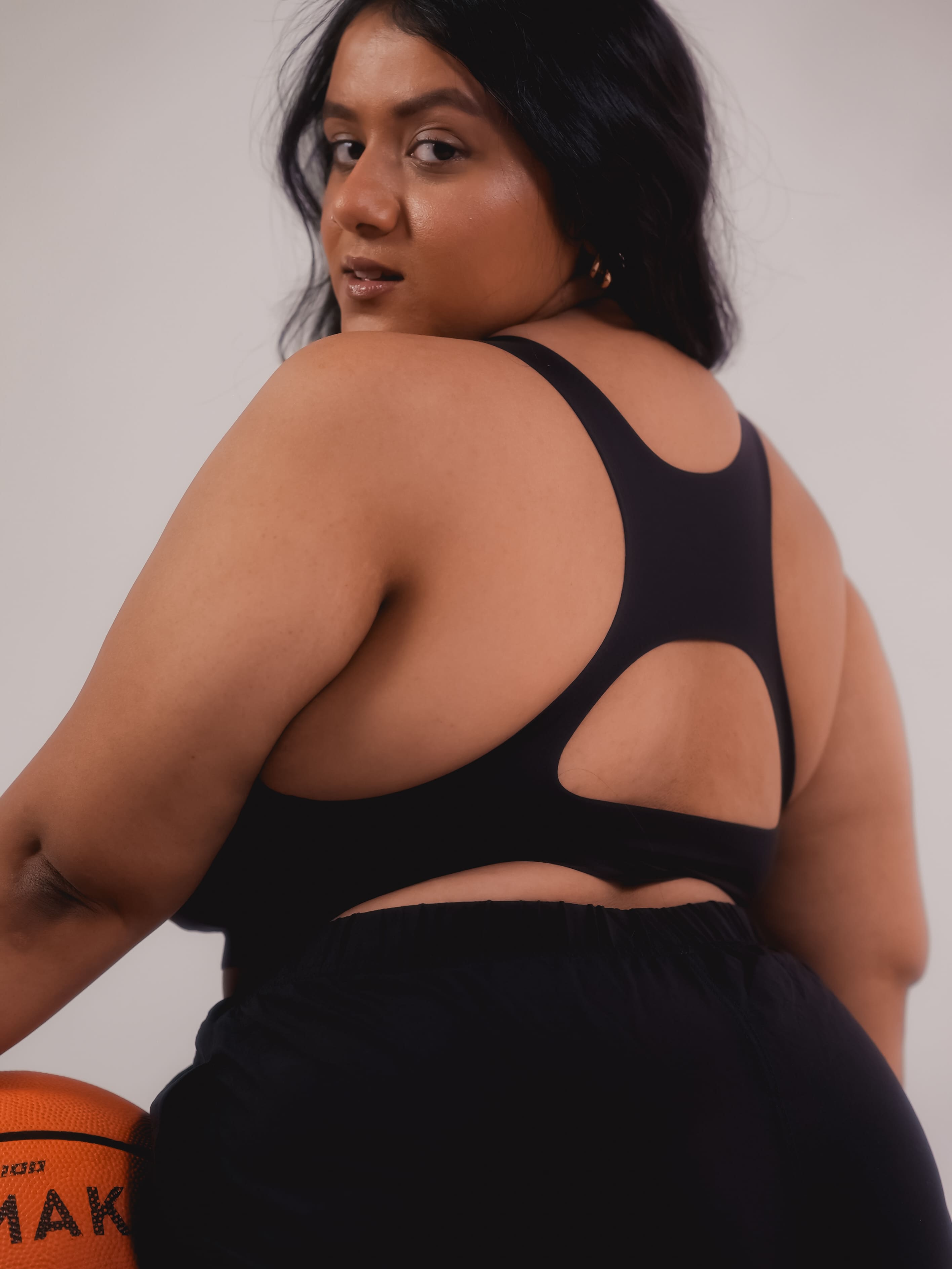 Tilt Fursat Bra in black – breathable racerback comfort bra for women, flexible fit.