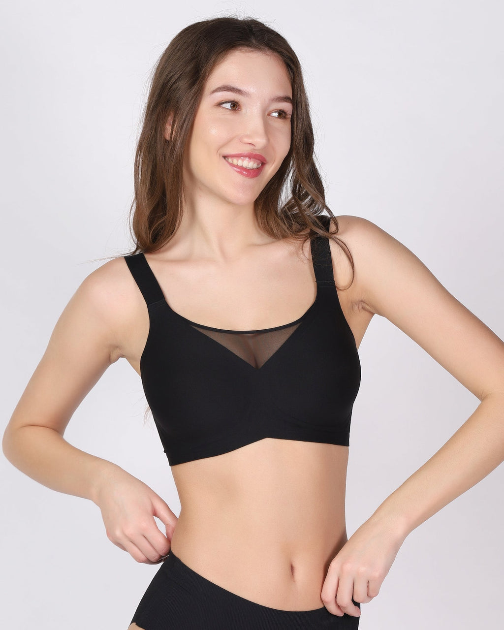 Rhea – Wireless Black Bra for Everyday Comfort