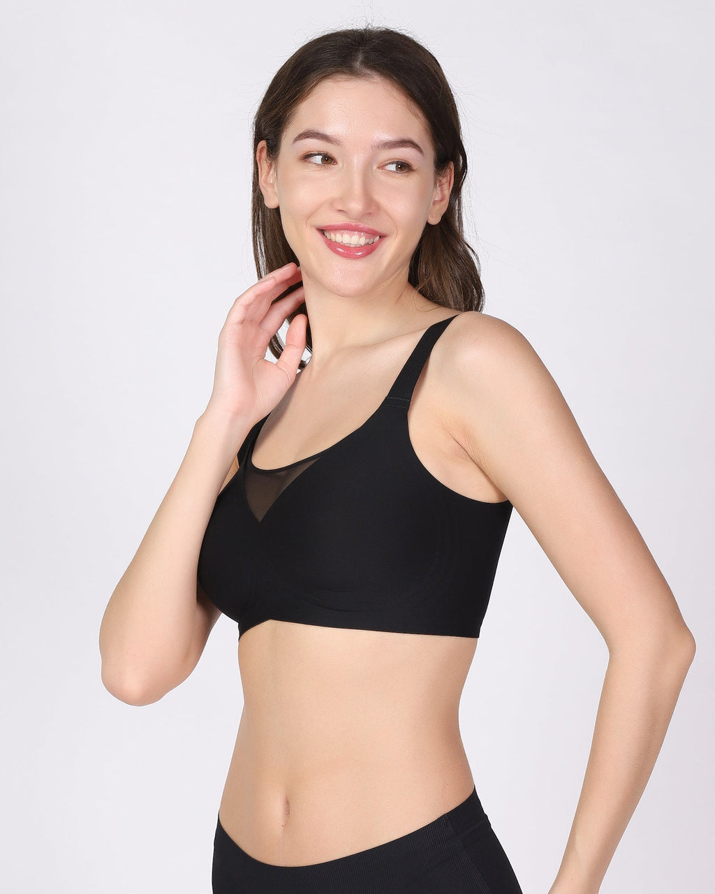 Rhea – Wireless Black Bra for Everyday Comfort