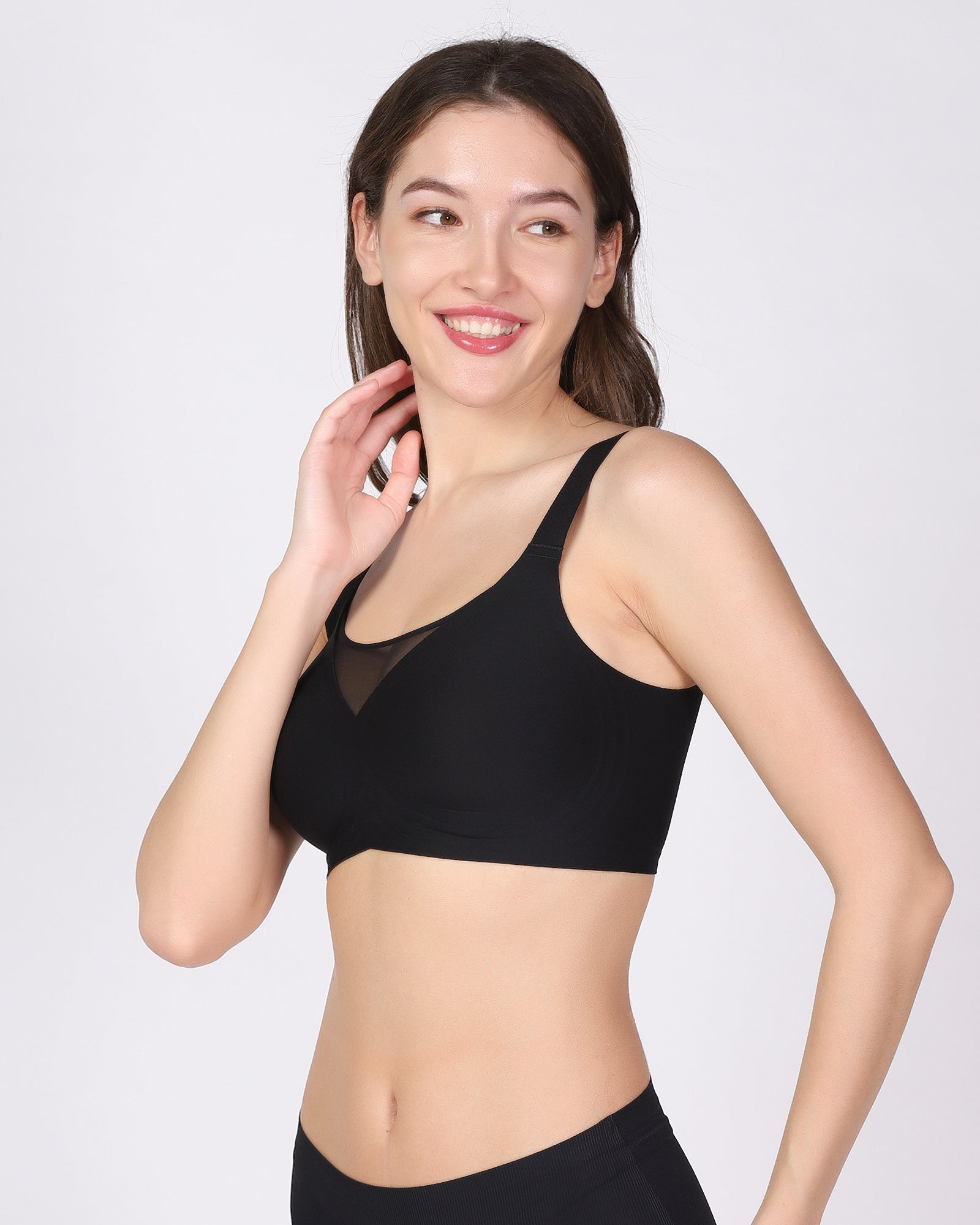 Rhea – Wireless Black Bra for Everyday Comfort