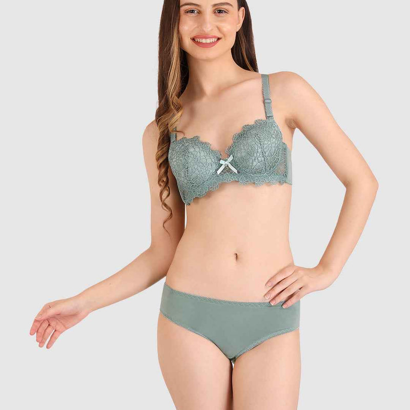 Women Green Parisian Cut Heavily Padded Push up Lingerie Set