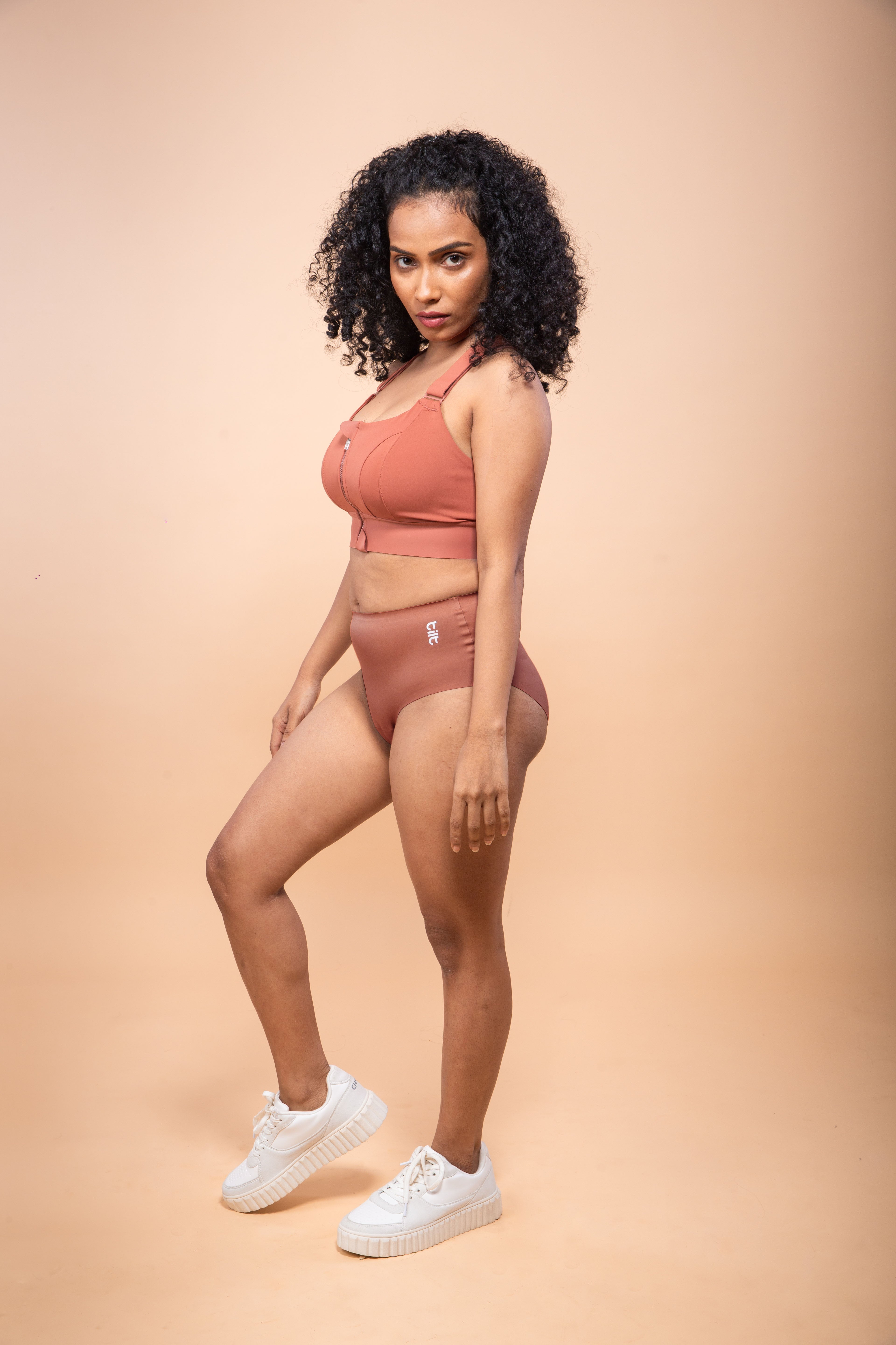 Tilt Guláb seamless underwear for women – leak proof and sweat-free.