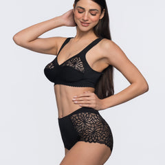 Clemence black bra cup detail – cotton-lined wireless bra for gentle support by YOBO
