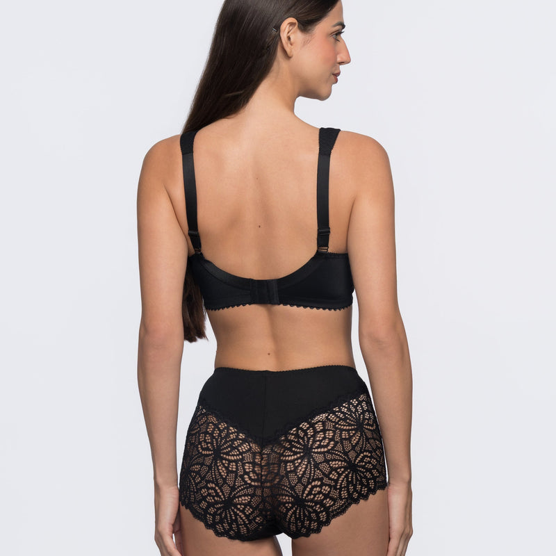 YOBO Clemence black wireless bra lifestyle – premium non-wired full coverage bra India