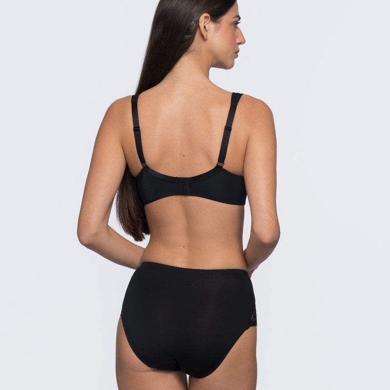 YOBO Dominique black bra lifestyle – premium everyday comfort bra for Indian women