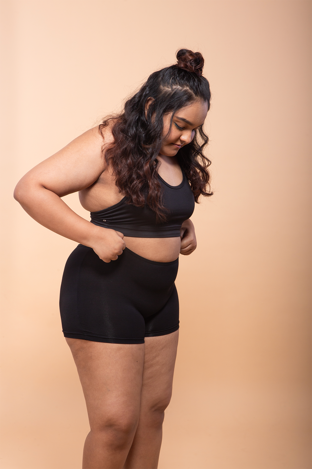 Black modal fabric underwear women – Tilt boyshorts, antimicrobial comfort.