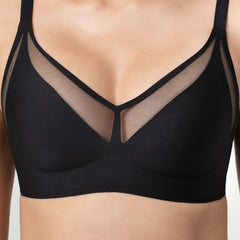 Taylor | Non padded bra with front detail and nipple cover