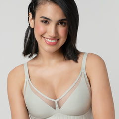 Taylor | Non padded bra with front detail and nipple cover