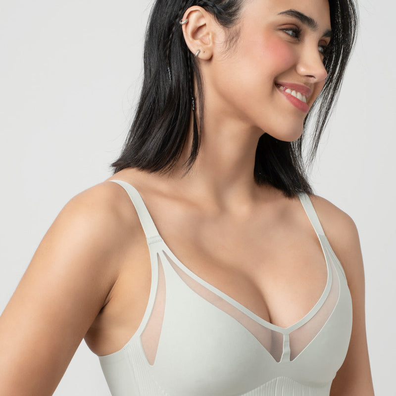 Taylor | Non padded bra with front detail and nipple cover