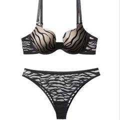 Brachy Women Lightly Padded Underwired Self Design Plunge Lace Lingerie Set